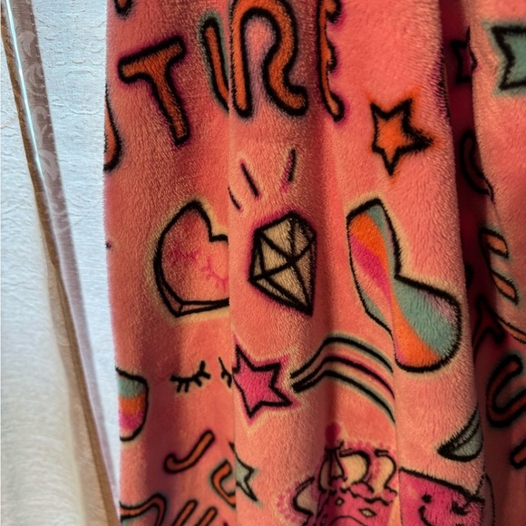 Juicy Couture 50"X70"  Pink Crown  Home Throw Blanket EUC - Picture 3 of 12